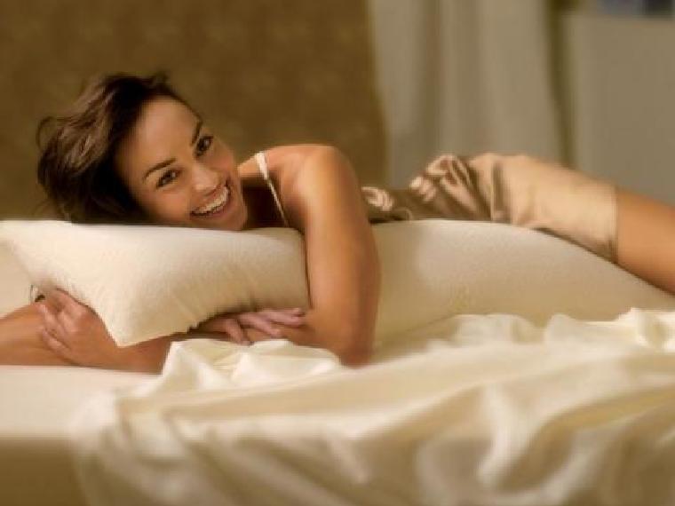 Tempur Long Hug Pillow - Image 6